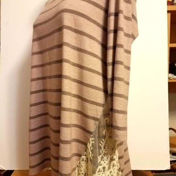 BKE red Cut-Out Lace Sides Long Sleeve Tunnic Sz Large - Picture 6 of 10